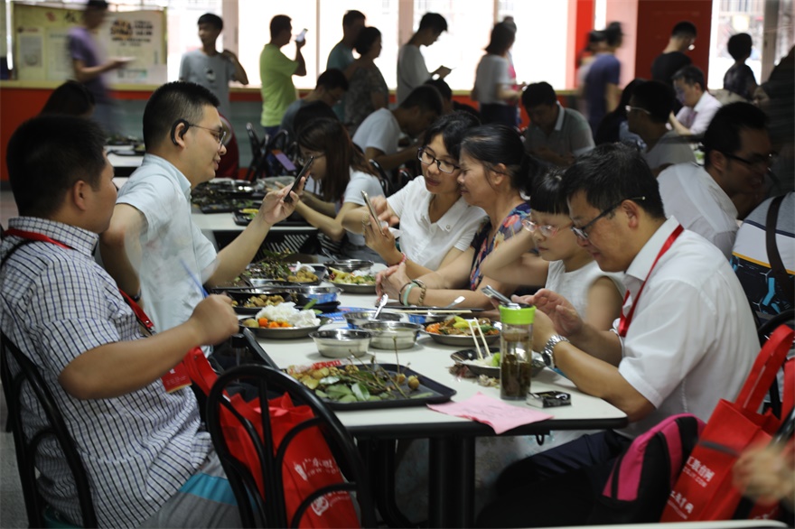 母校饭堂毕业餐.jpg